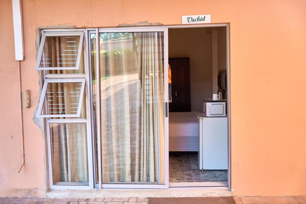 Seaview Executive Guest House متونزيني المظهر الخارجي الصورة